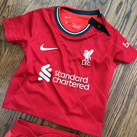 LFC Standard Chartered full kit - Picture 2 of 4